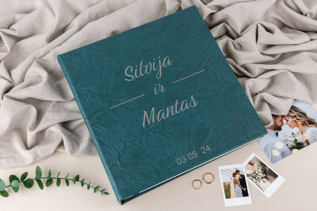 Žalios eko odos personalizuotas rankų darbo nuotraukų albumas lipniais lapais su sibabriniu užrašu