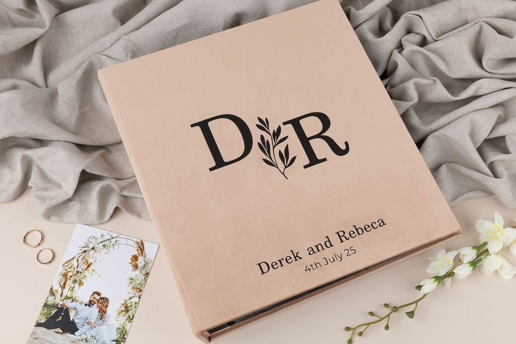 Velvetinis rankų darbo nuotraukų albumas su įmautėmis juodu užrašu