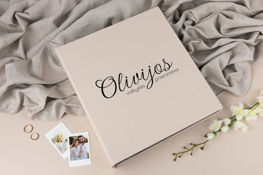Kreminės spalvos eko odos rankų darbo personalizuotas nuotraukų albumas su įmautėmis