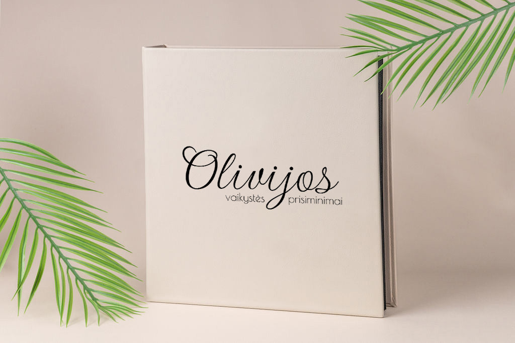 Kreminės spalvos eko odos rankų darbo personalizuotas nuotraukų albumas su įmautėmis - priekis