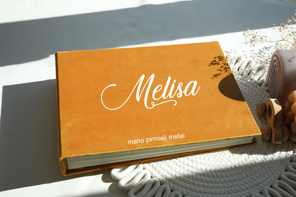 Pirmųjų metų kūdikio knyga / dienoraštis